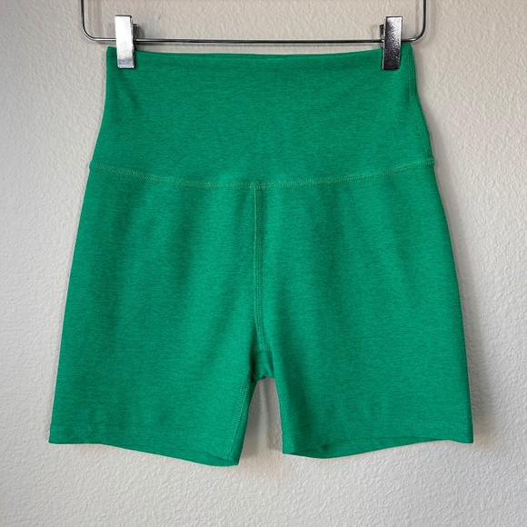 Beyond Yoga Spacedye Keep Pace biker shorts size M green stretchy - Picture 1 of 6